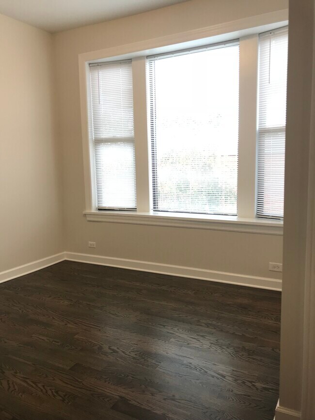 Living Room - 612 S Loomis St