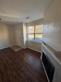 Building Photo - 310 Primrose Ln