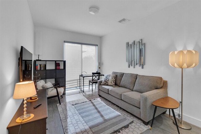 Building Photo - 1045 NE 18th Ave