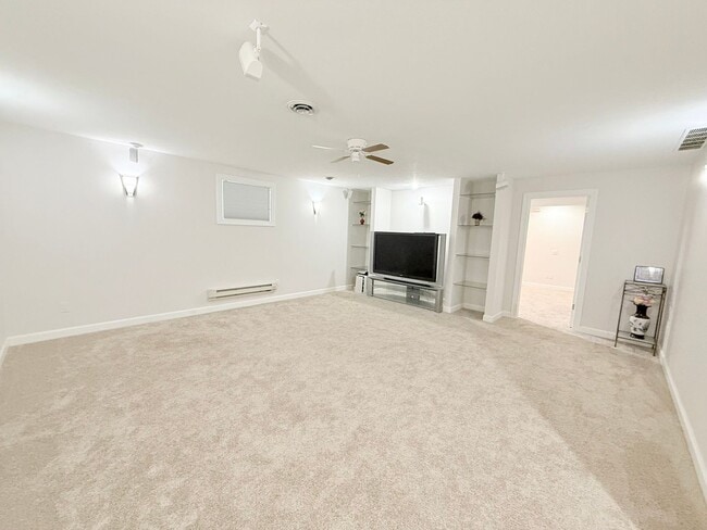 Building Photo - Photos Coming Soon – 3 Bedroom, 3.5 Bathro...