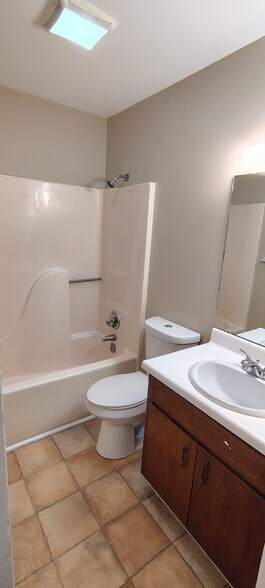 Building Photo - 2250 Spring Meadow Ln SE