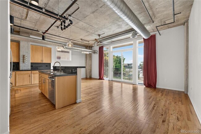 Building Photo - 3201 Shoshone St