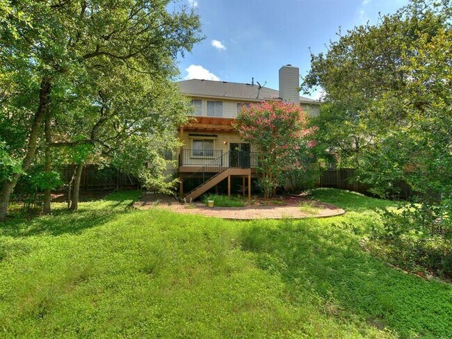 Building Photo - PRELEASING FOR BEGINNING OF JUNE! COME INTO YOUR OASIS!