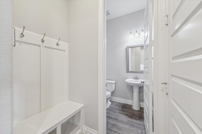Building Photo - 16503 Whiteoak Canyon Dr