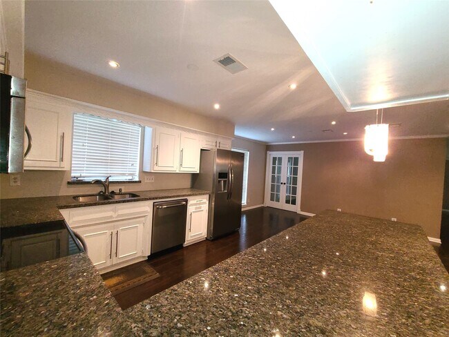 Building Photo - 6511 Pebble Beach Dr