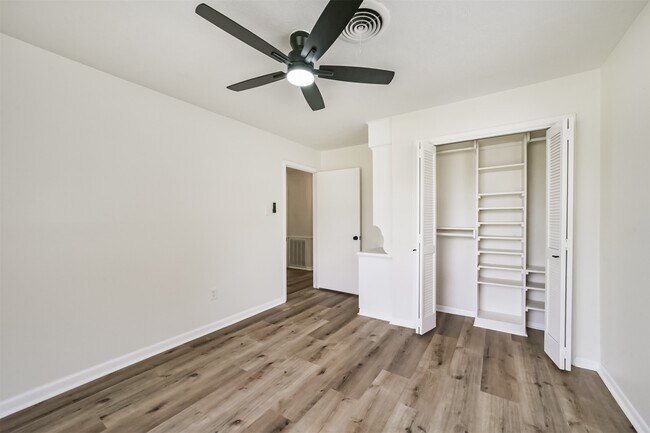 Building Photo - 306 Red Bud Ln