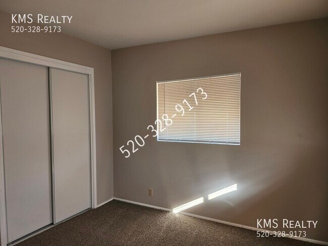 Building Photo - 2565 N Fair Oaks Ave