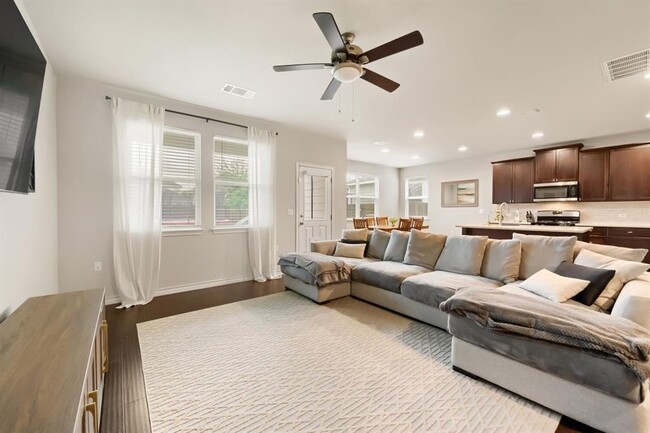 Building Photo - 12004 Cimaizon Dr