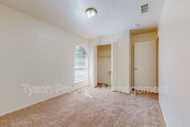 Building Photo - 5516 Cancelar Dr NE
