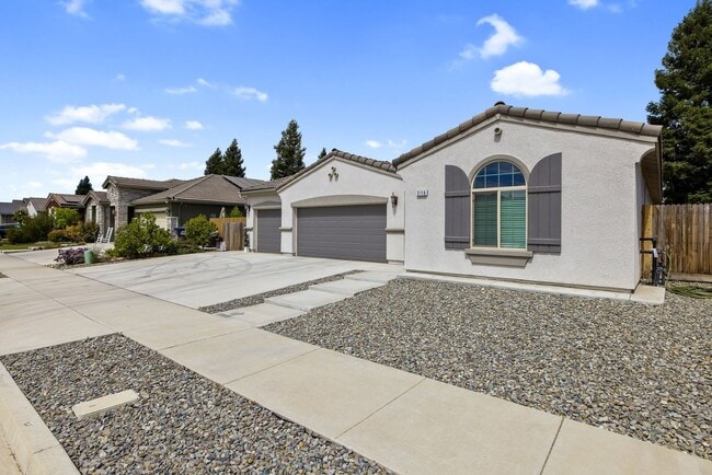 Building Photo - Coming Soon!