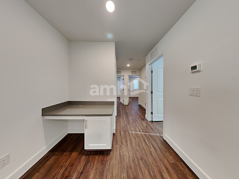 Building Photo - 13827 E 101st Ave