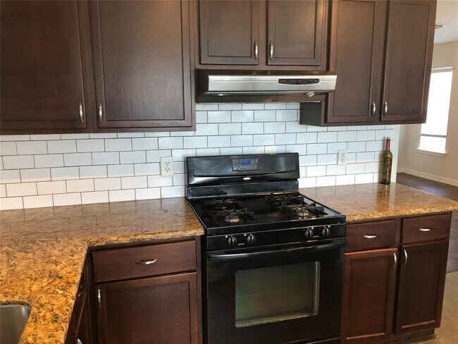 Building Photo - 5718 Silas Creek Ct