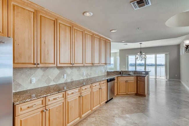 Building Photo - Vizcaya Heights Condos