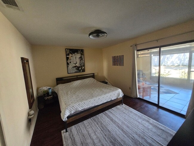 Building Photo - 2/2 Condo in the quiet community of Mile Run