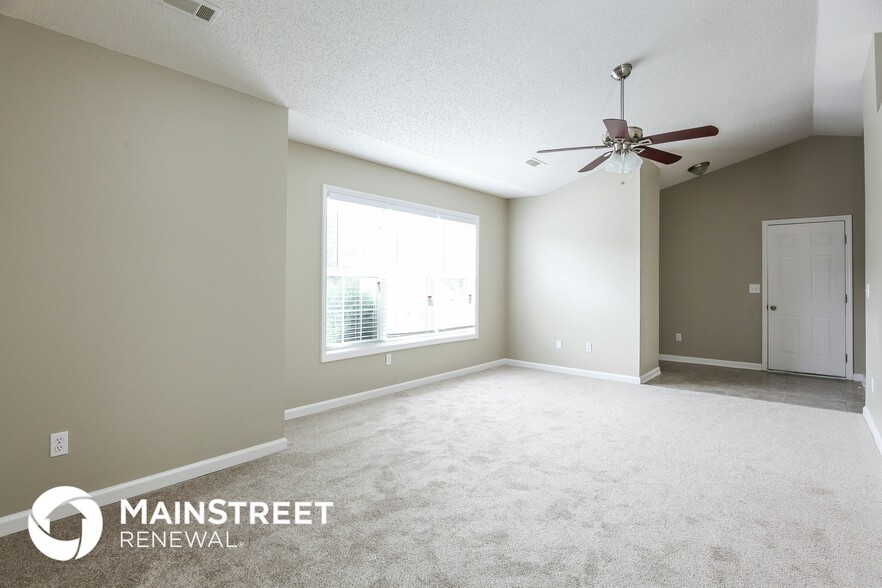 Building Photo - 1476 Lewisburg Pointe Dr