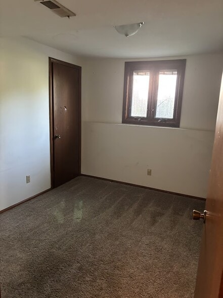 Building Photo - 200 Arrowhead Dr