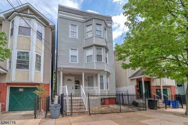 Building Photo - 77 N 13th St