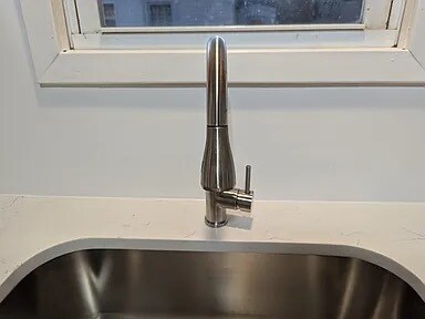 Building Photo - 6th St