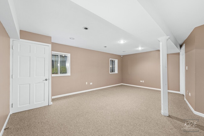 Building Photo - 176 Merriford Ln