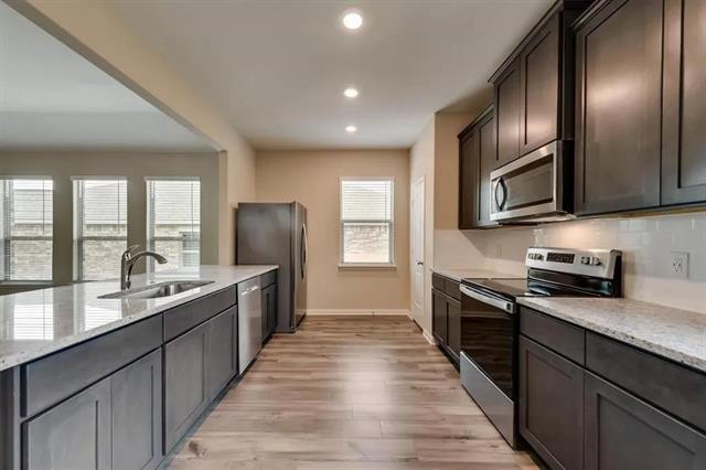 Building Photo - 1917 Lilac Dr