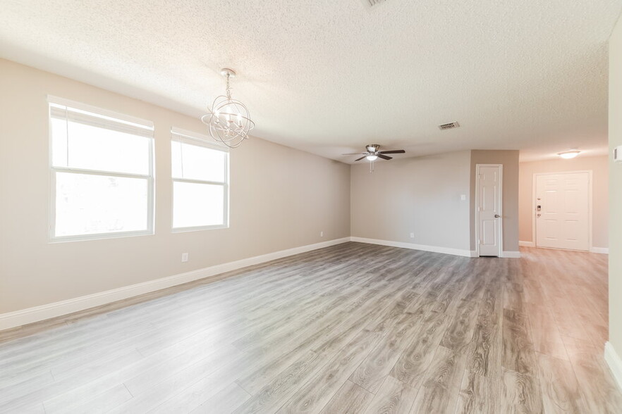 Building Photo - 16113 Windsong Ct