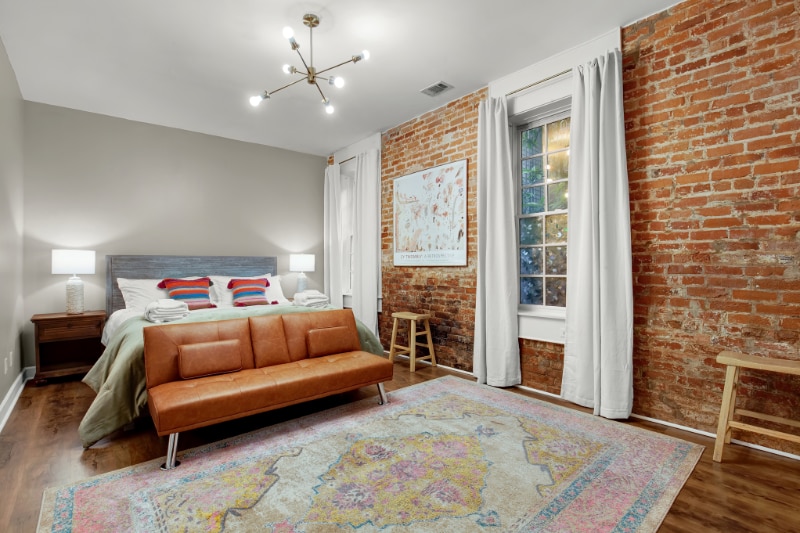 Building Photo - 210 E Waldburg St