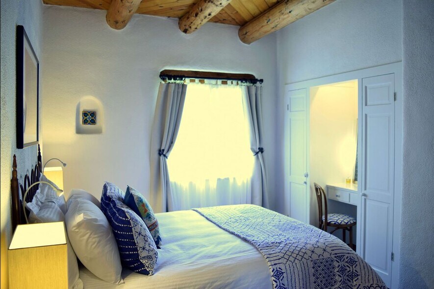 Building Photo - 226 Kit Carson Rd