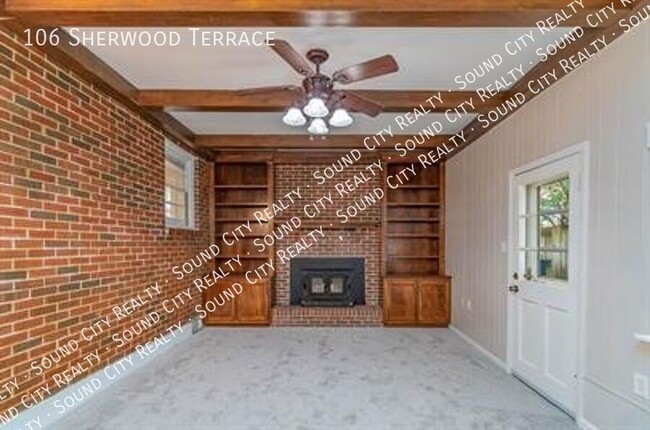 Building Photo - Brick ranch home on cul-de-sac!! Fenced in...