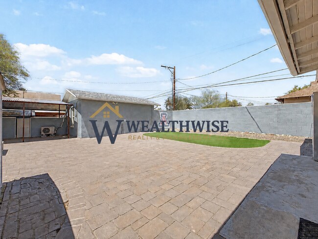 Building Photo - Private Studio Casita Near the University of Arizona Private gated covered parking!