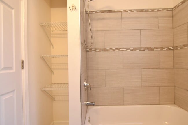 Building Photo - 1828 N Bissell St