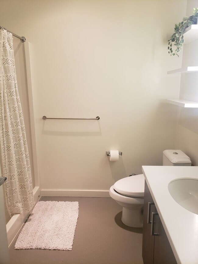 Building Photo - Furnished Condo in Overlook Neighborhood!