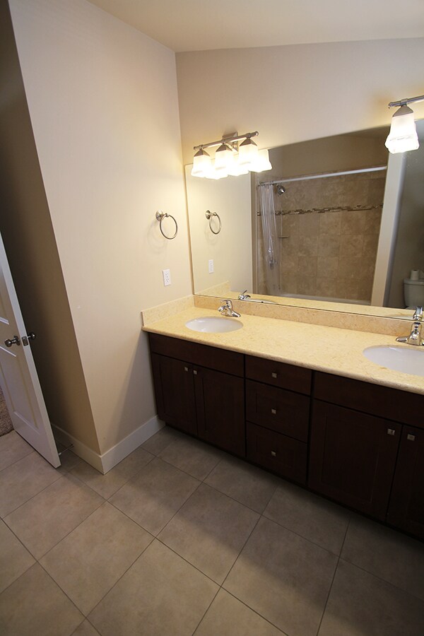 Building Photo - LUXURY 3 BED, 3 BATH SEATTLE TOWNHOME FOR RENT; AVAILABLE NOW!