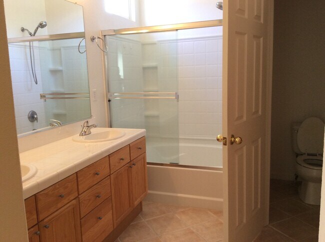 Building Photo - Gorgeous, bright Double Diamond home!