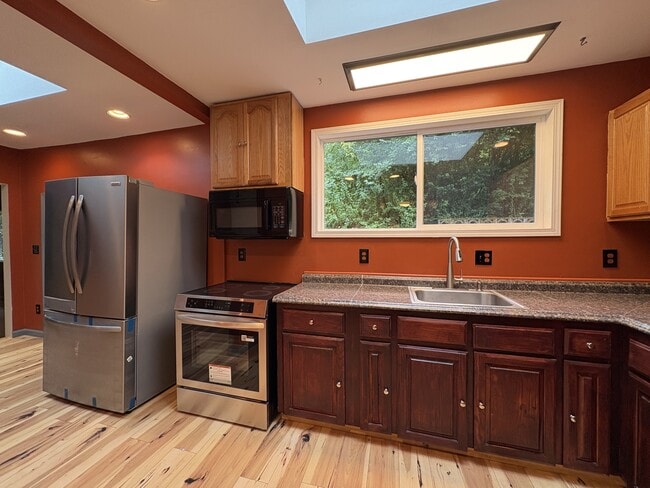 Building Photo - 4600 NW Cornell Rd