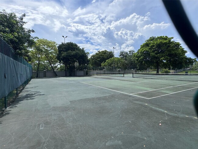 Building Photo - 9968 Nob Hill Ln