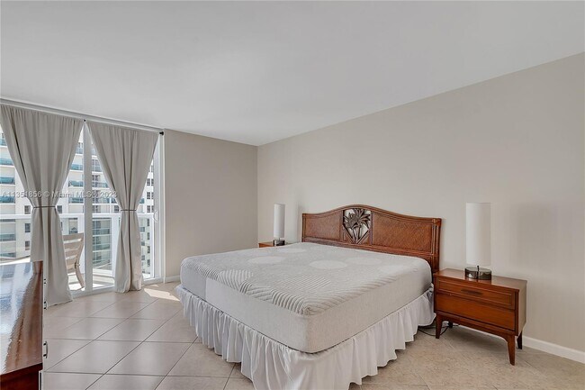 Building Photo - 2401 Collins Ave