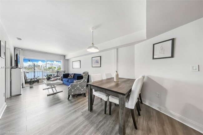 Building Photo - 2600 Collins Ave