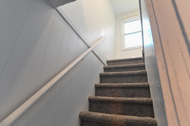 Building Photo - 3 Bedroom Single Family Home on Rudy Rd