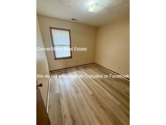 Building Photo - 2217 Mossycup Ln