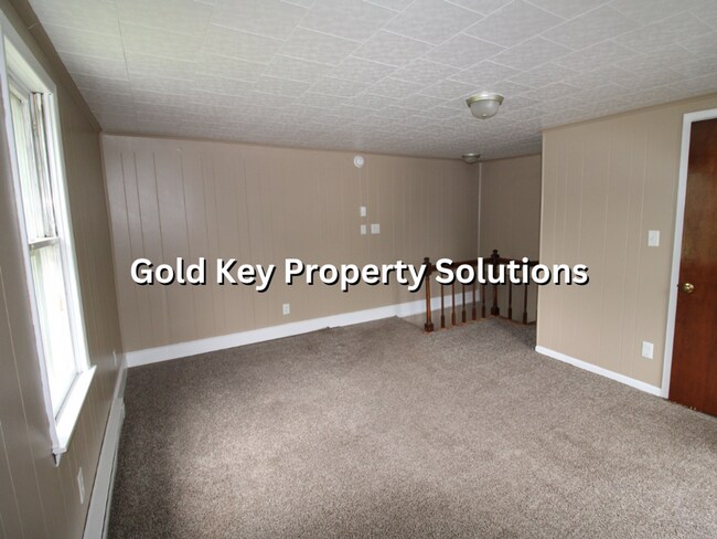 Building Photo - All Electric 3 BR 1 BA House with Garage, ...
