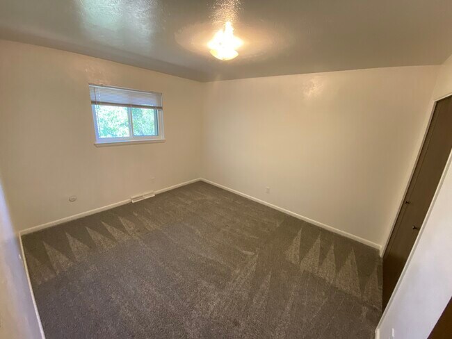 Building Photo - 1475 Chambers Dr