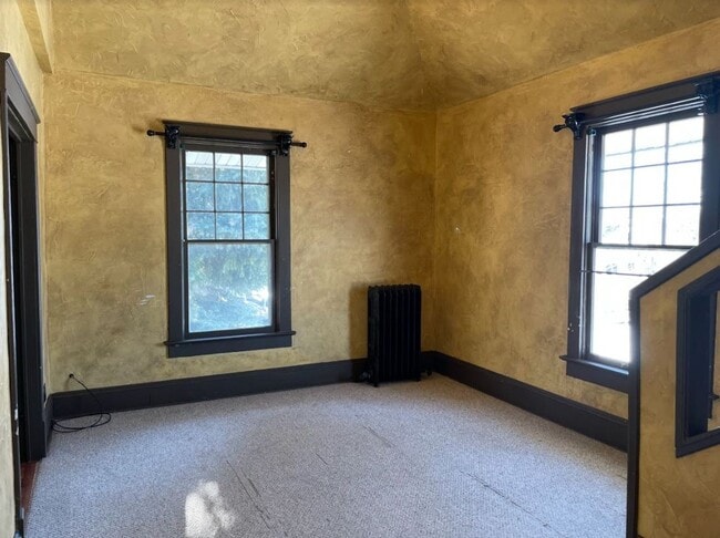 Building Photo - 825 Avenue C