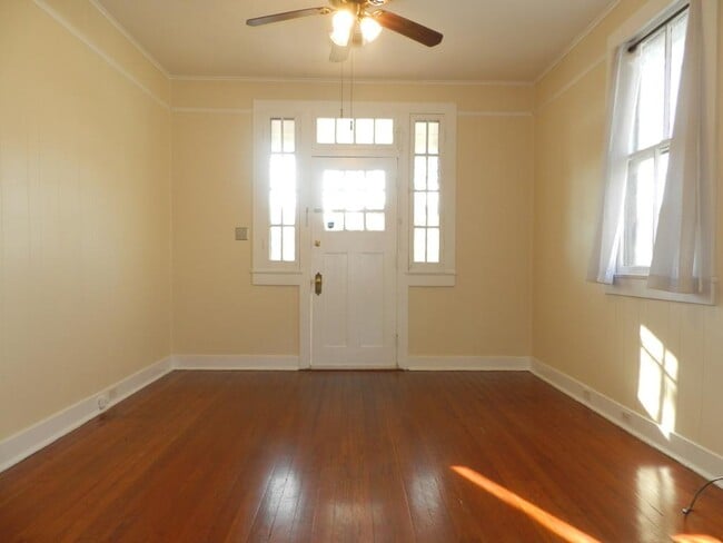 Building Photo - 329 N Bernadotte St