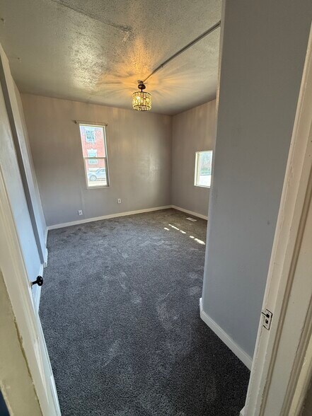 Bedroom - 1504 W Dean Ave