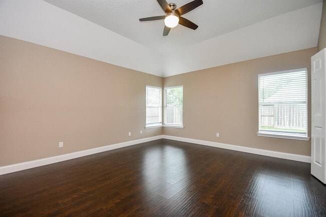 Building Photo - 2915 Pepperwood Dr