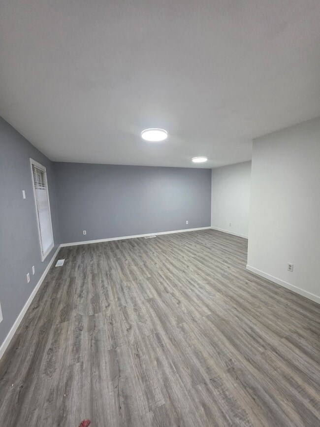 Building Photo - **Spacious 3-Bedroom, 2 -Bath Home Available!**