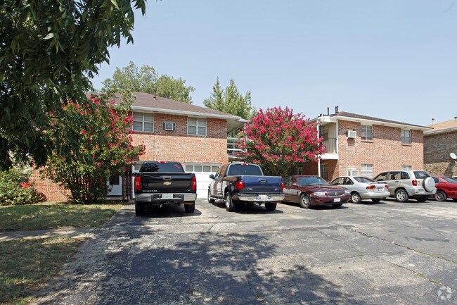 Primary Photo - 319 E Edwards St