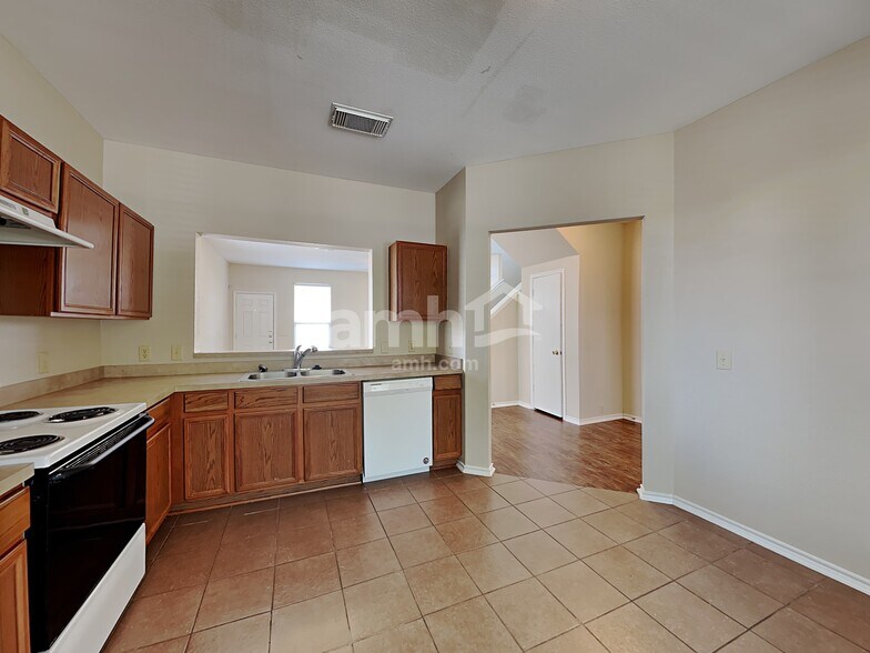 Building Photo - 6013 Midcrown Dr