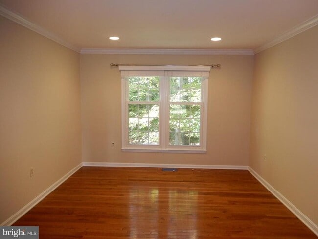 Building Photo - 7014 Maple Tree Ln