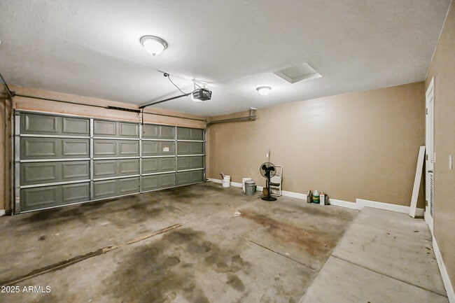 Building Photo - 2914 E Michelle Dr